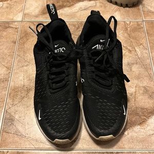 Nike air 270s hardly worn